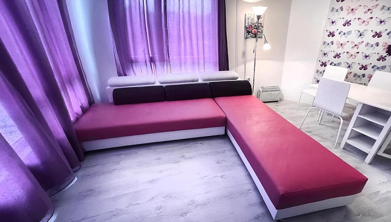 Private Apartment With Parking And Pool 발치크 외부 사진