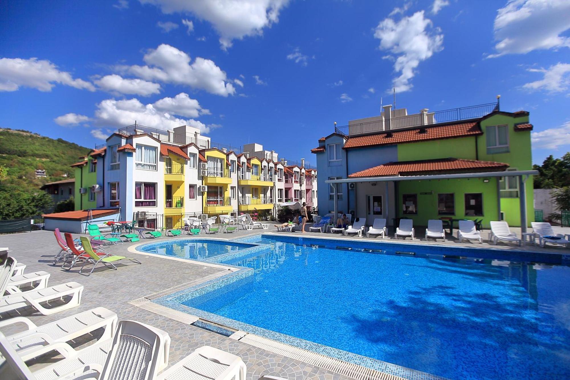 Private Apartment With Parking And Pool 발치크 외부 사진
