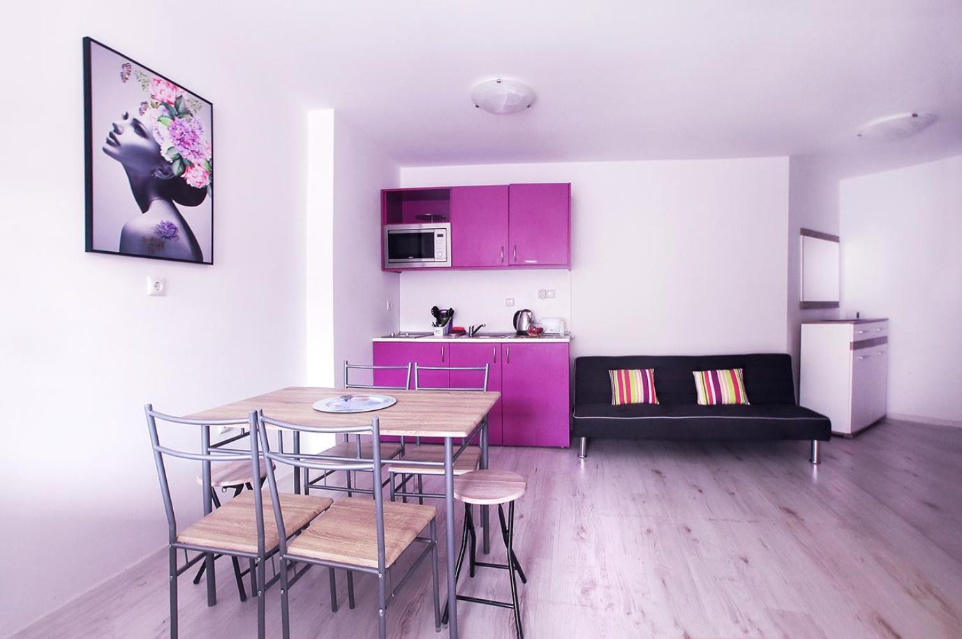 Private Apartment With Parking And Pool 발치크 외부 사진