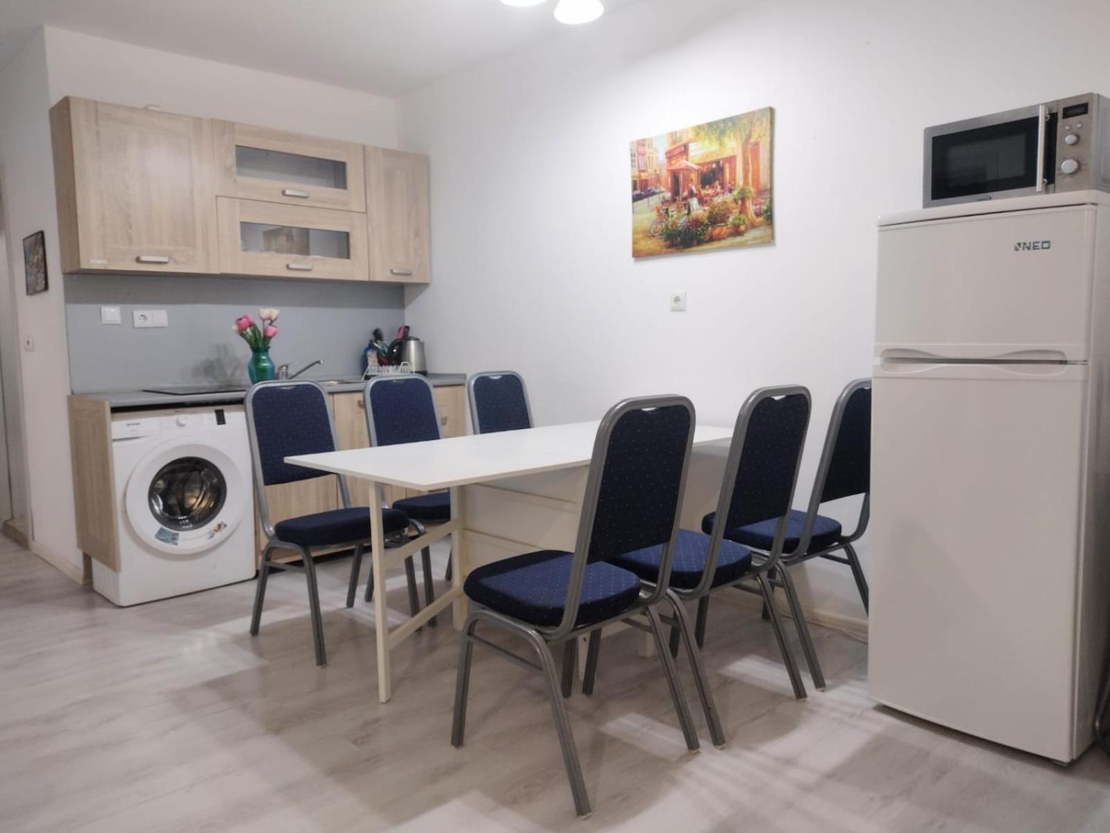 Private Apartment With Parking And Pool 발치크 외부 사진