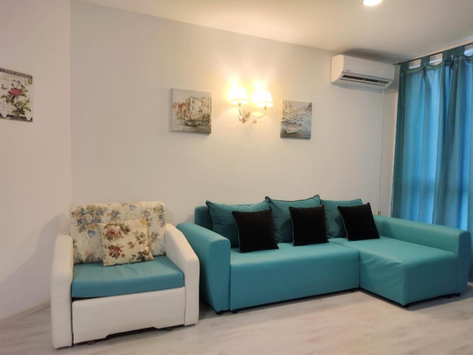 Private Apartment With Parking And Pool 발치크 외부 사진