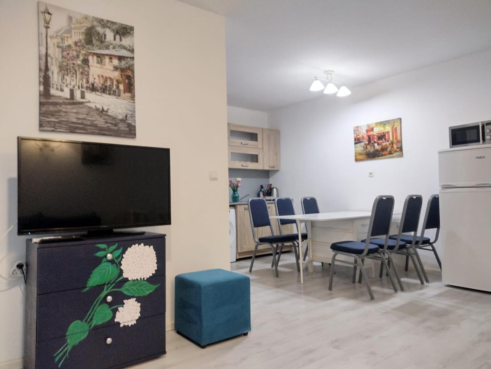 Private Apartment With Parking And Pool 발치크 외부 사진