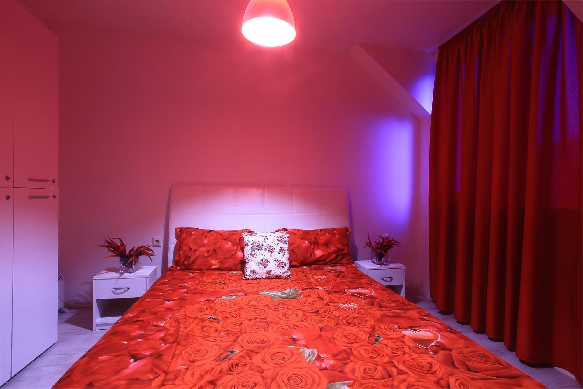Private Apartment With Parking And Pool 발치크 외부 사진