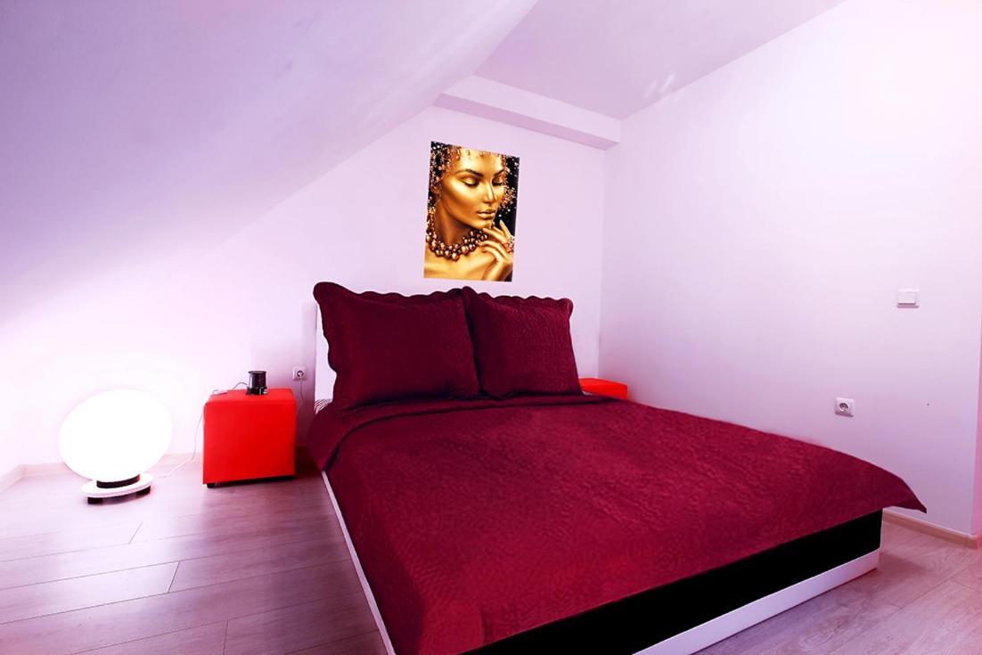 Private Apartment With Parking And Pool 발치크 외부 사진