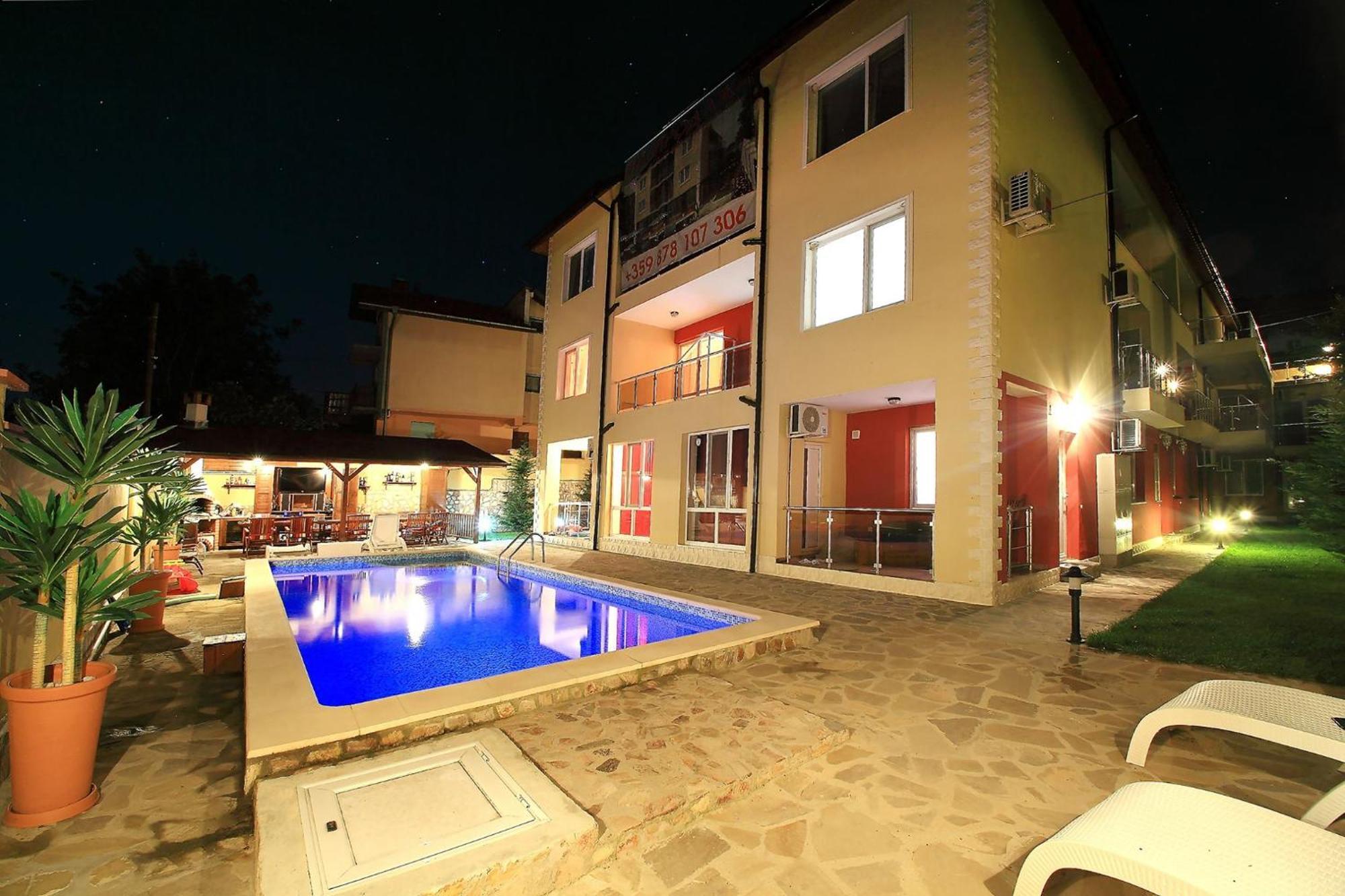 Private Apartment With Parking And Pool 발치크 외부 사진