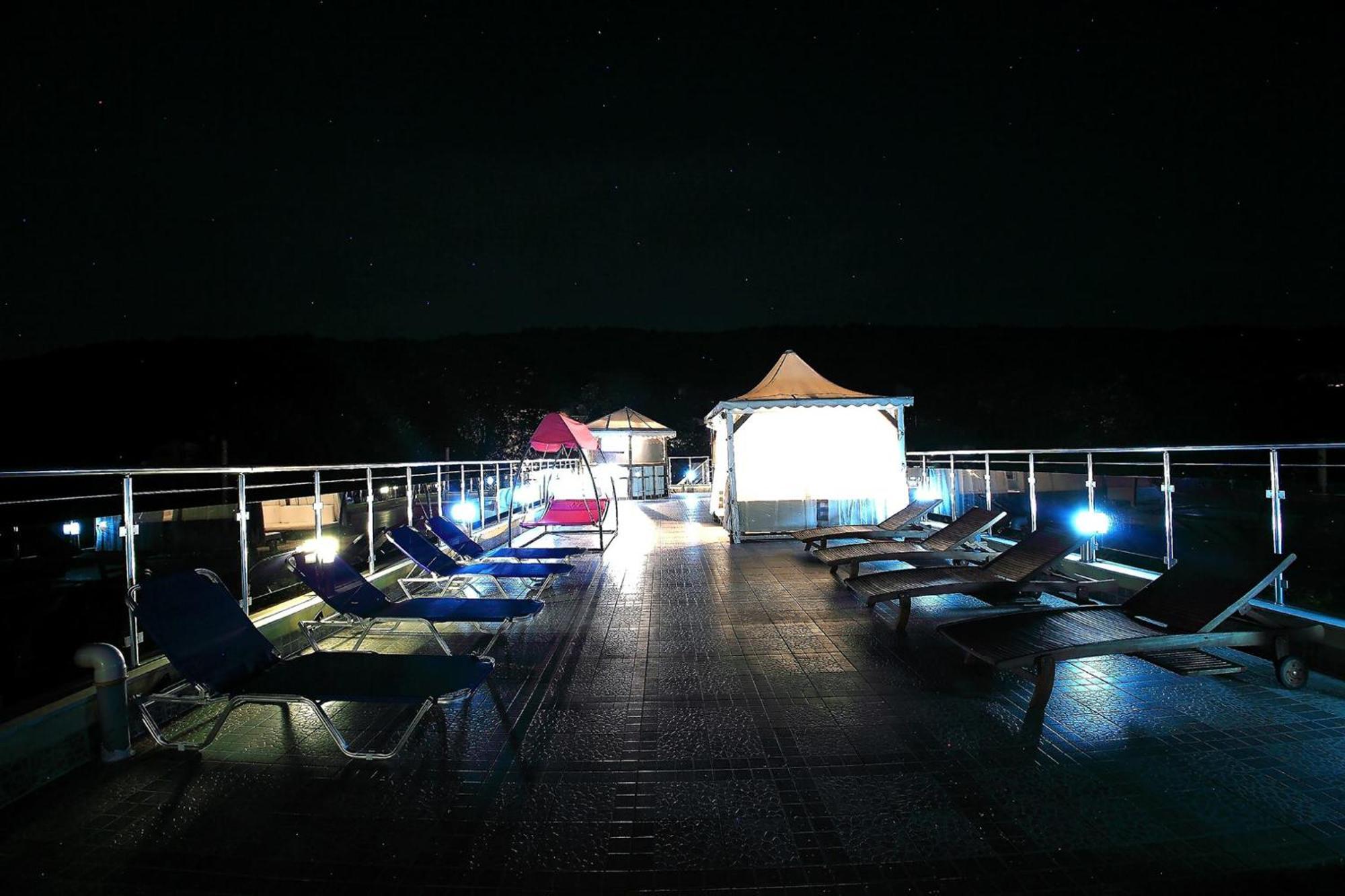 Private Apartment With Parking And Pool 발치크 외부 사진