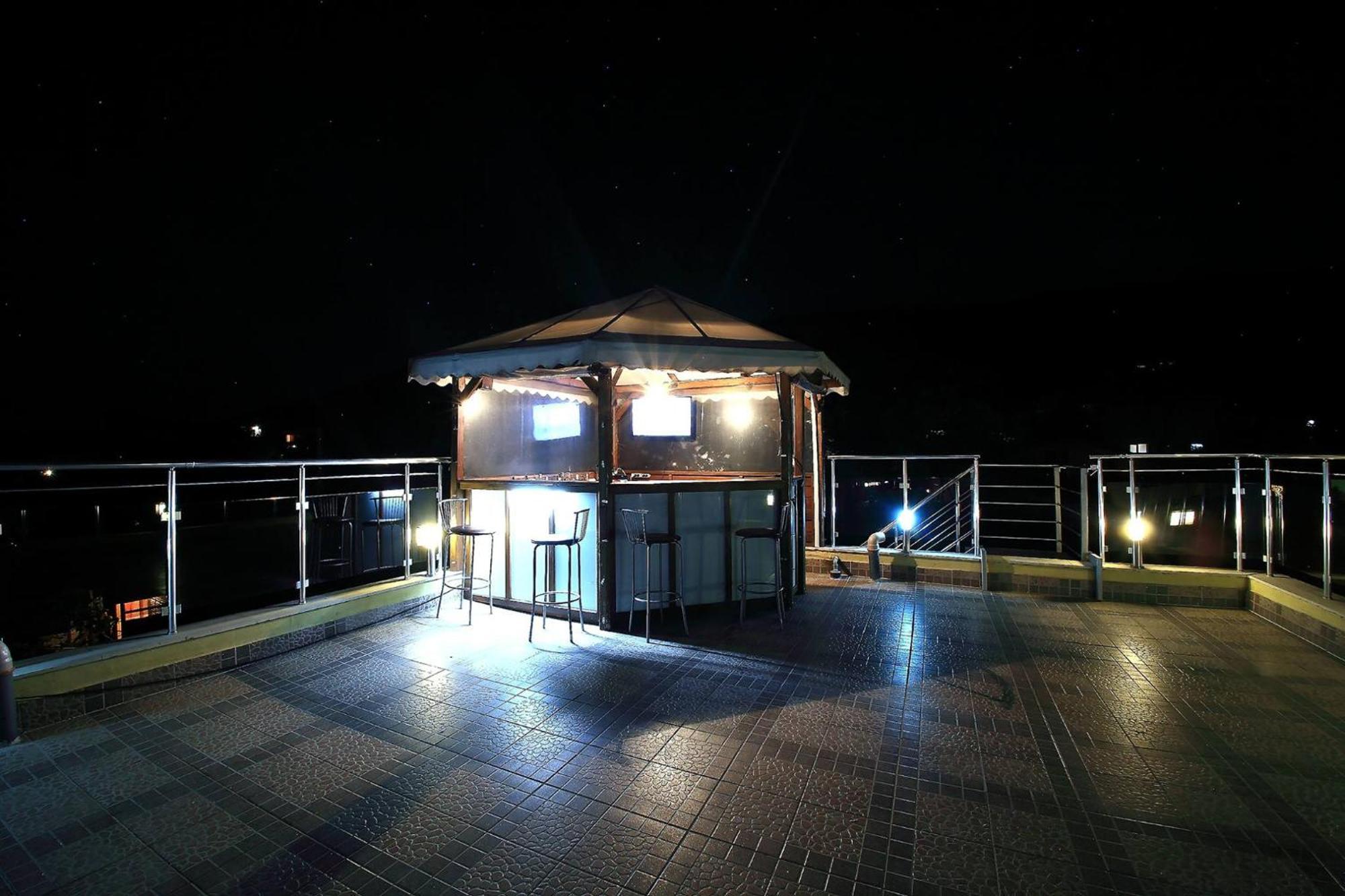 Private Apartment With Parking And Pool 발치크 외부 사진