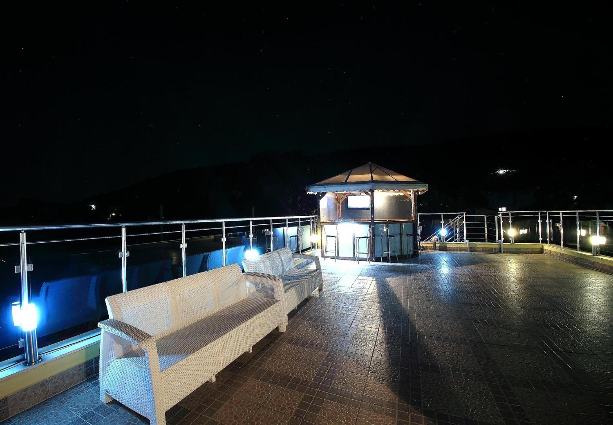 Private Apartment With Parking And Pool 발치크 외부 사진